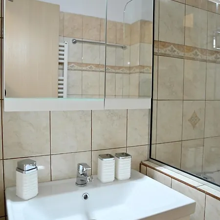 Modern Apartment *
